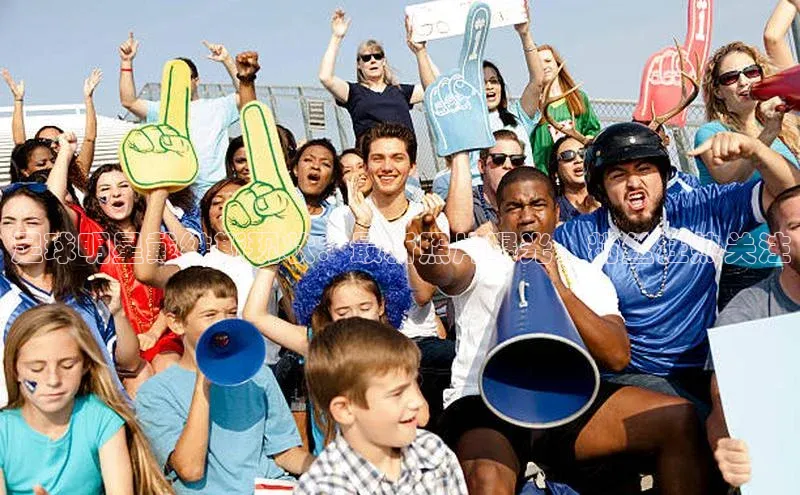 星欧登录网址知乎足球明星戴维斯现状：最新照片曝光，粉丝狂热关注